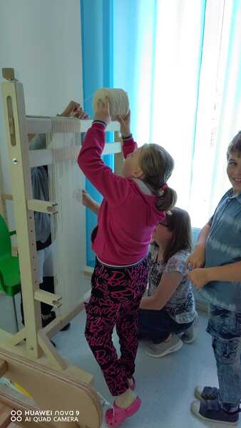 Activitate in cadrul atelierului de tesut